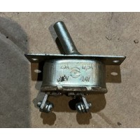 Переключатель двухпозиционный 24В новый оригинал 37.003.1079-81 4602.37.10 купить на разборке в Киеве